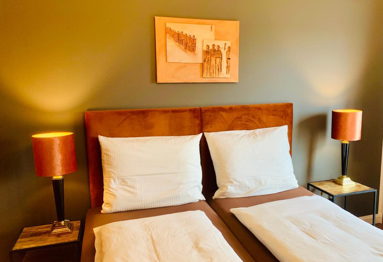 Besotel Mettmann-Schicke Fewo Oder Apartments Naehe Golfplatz Gruiten Und Neandertal Mit Glasfaser Wlan Und Parkplatz-Viele Schlafzimmer Mit Bad En Suite 外观 照片
