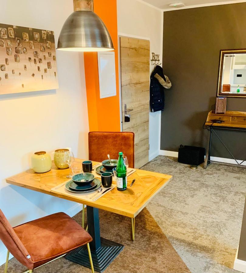 Besotel Mettmann-Schicke Fewo Oder Apartments Naehe Golfplatz Gruiten Und Neandertal Mit Glasfaser Wlan Und Parkplatz-Viele Schlafzimmer Mit Bad En Suite 外观 照片